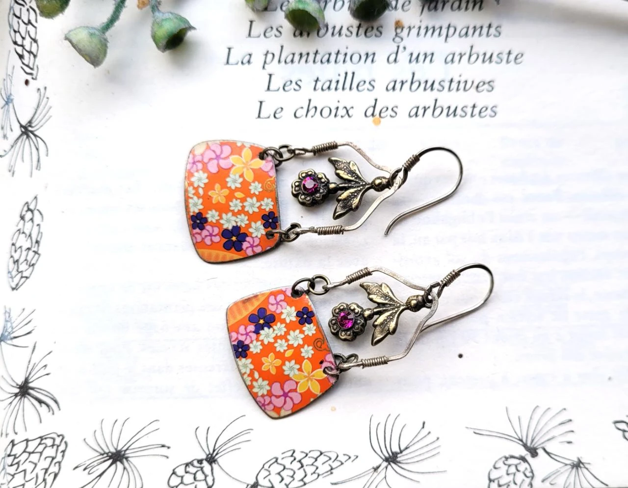 Vintage boho retrostijl oorbellen met gerecycleerde metalen bedels – photo 7